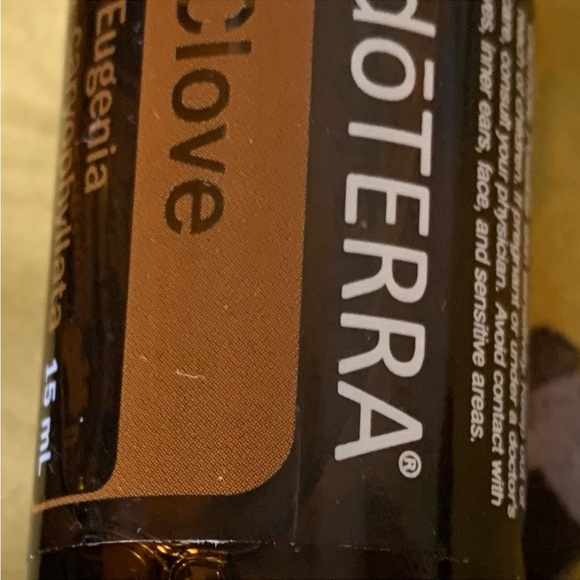 Do Terra Clove new essentials oil - Picture 3 of 4
